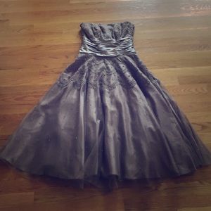 Stunning British design. UK Size 8 / US 4